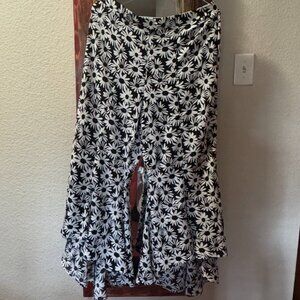 CATO Black & White Daisy Print Flare Pants (never worn)– Size 14